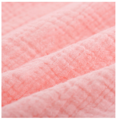 Drie Lagen Roze Zachte Katoenen Comfortabel Gauze Fabric Yarn Dyed 144X114