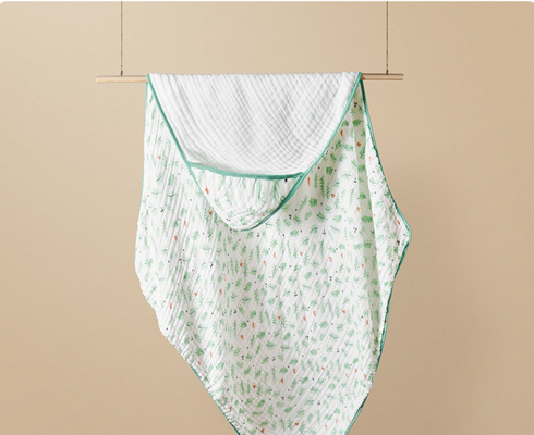 Het mooie Groene Bloemen Katoenen van Gauze Fabric 190gsm Bamboe wikkelt Deken in