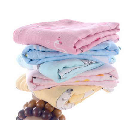 De natuurlijke Zuigeling die van Mousseline Dubbele Gauze Fabric 110GSM Dekens ontvangen