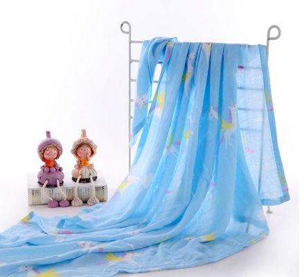 De natuurlijke Zuigeling die van Mousseline Dubbele Gauze Fabric 110GSM Dekens ontvangen