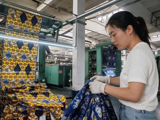 135 GSM katoenen bedrukte stoffen met levendige kleuren en zachte ademende natuurlijke gaasstof